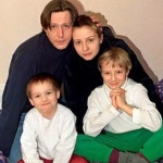 Михаил Ефремов и Евгения Добровольская с детьми
