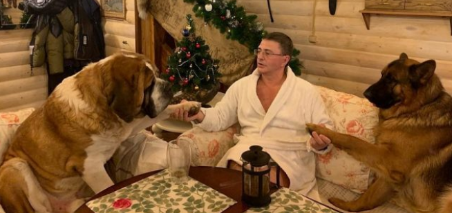 Kde žije slavný lékař Alexander Myasnikov?