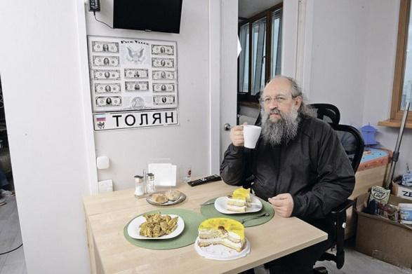 Где живет известный эрудит и журналист Анатолий Вассерман