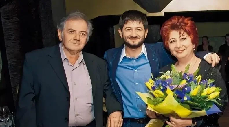 Где проживает известный юморист и ведущий Михаил Галустян