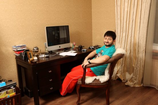 Где проживает известный юморист и ведущий Михаил Галустян