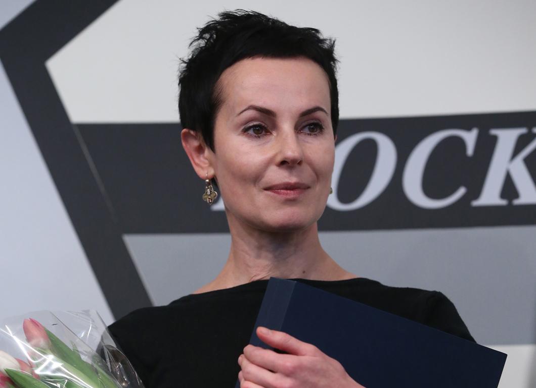 Актриса апексимова биография личная жизнь Зачем Апексимовой звание заслуженной артистки