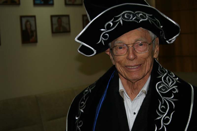 95-летний Илья Зацепин поделился секретом долголетия