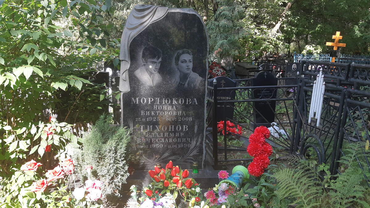 Развод с Тихоновым, потеря сына и бедная старость: незавидная судьба Нонны Мордюковой