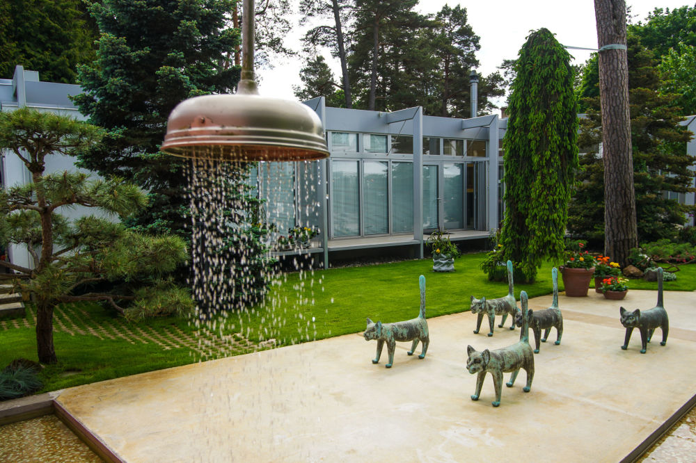 Дом Лаймы Вайкуле в Юрмале в стиле минималистичный модерн