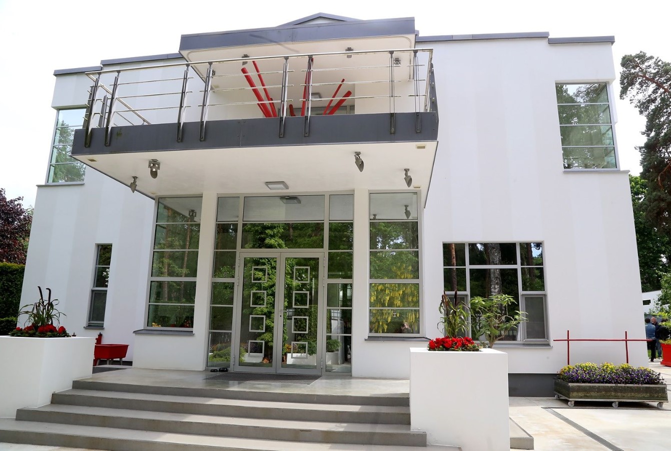 Дом Лаймы Вайкуле в Юрмале в стиле минималистичный модерн