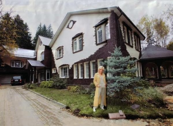 Недвижимость Ирины Аллегровой: поместье в Ватутинках и дом в Италии