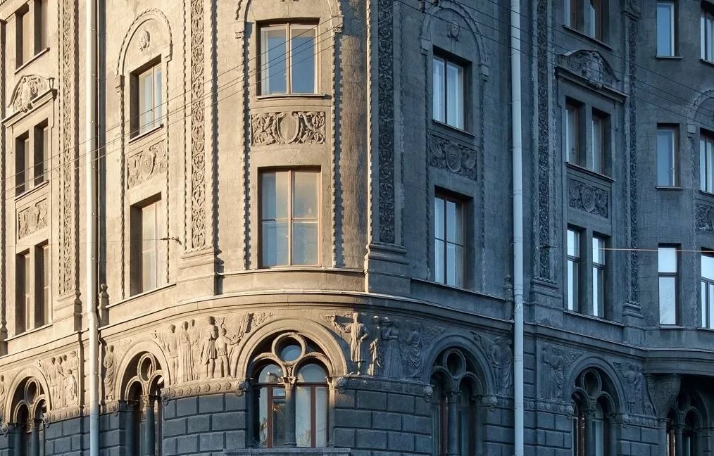 Необычная квартира Сергея Шнурова, выставленная на продажу