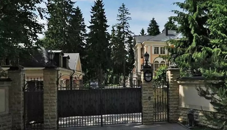 Оригинальный замок Александра Невзорова