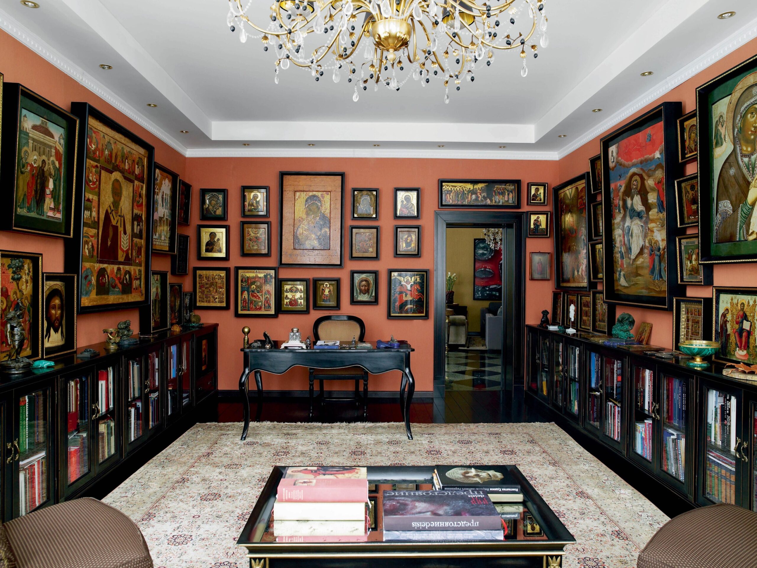 Как выглядит особняк коллекционера Виктора Бондаренко