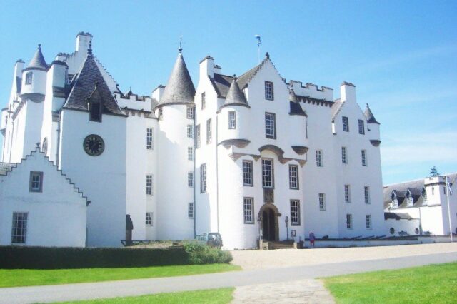 Шотландский замок Владимира Лисина