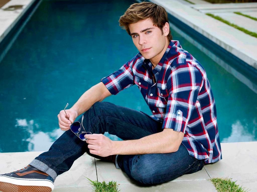 Зак эфрон. Зак эфрон фото. Зак эфрон. Зак эфрон брат. Зак эфрон.