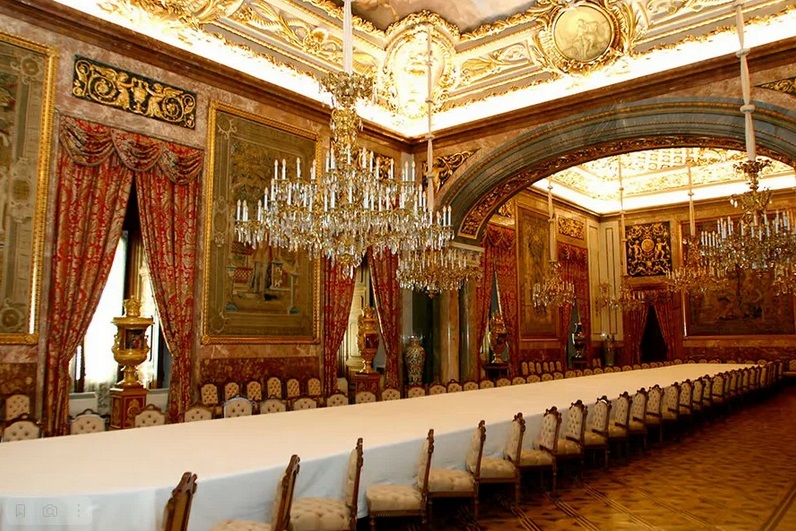 Интерьеры столовых в королевских резиденциях, которыми пользуются до сих пор