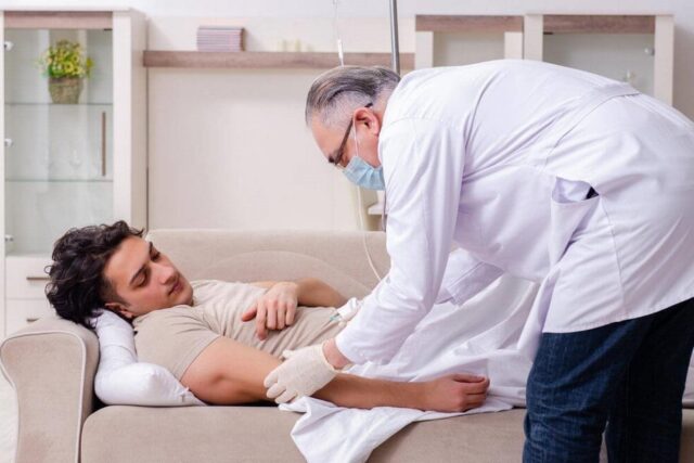 Нарколог на дом: когда необходимо вызывать врача, как проводятся процедуры